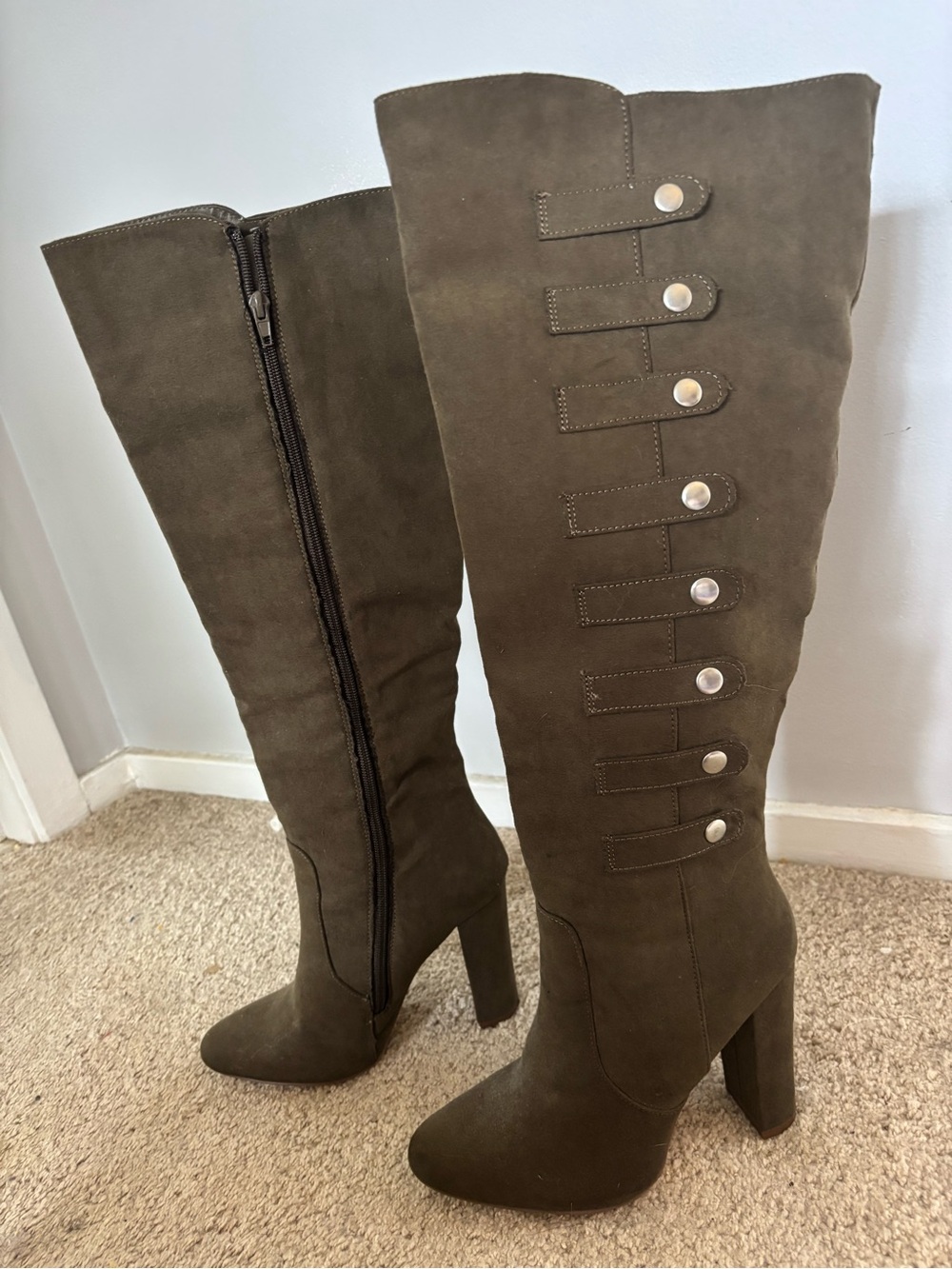 Tall Women's Knee-High Heeled Boots in Olive Green with side detail size 7.5
